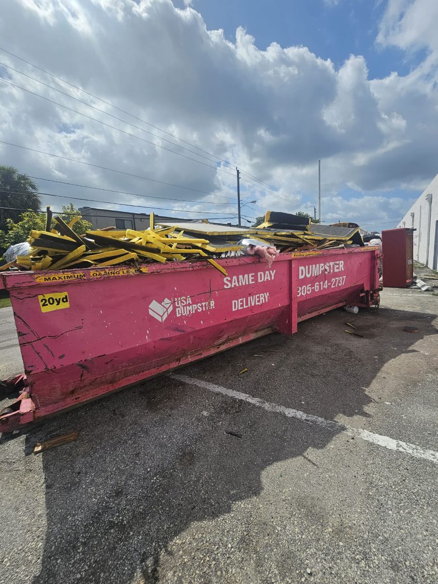 Fast dumpster delivery in Hialeah